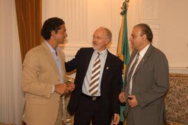 Chefe da Casa Civil, Alberto Oliveira, recebe o prefeito de Vacaria, José Aquiles Susin. Autor: Paulo Dias