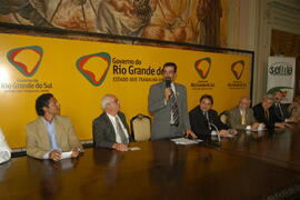 Governador em exercício, Antônio Hohlfeldt, durante o lançamento do Mapa Hidrogeológico do Rio Grande do Sul. Autor: Paulo Dias
