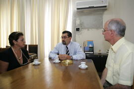 Vice-governador, Antônio Hohlfeldt, recebe a diretora institucional da Brasil Telecom, Rita Daudt. Autor: Ivan de Andrade