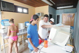 Programa Internet na Praia, desenvolvido pela Secretaria da Ciência e Tecnologia em parceria com a Procergs, oferece aos veranistas e moradores do Litoral Norte gaúcho acesso à internet. Autor: Itamar Aguiar