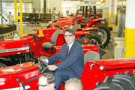 Germano Rigotto visita a fábrica de tratores AGCO-Massey Ferguson. Autor: Nabor Goulart