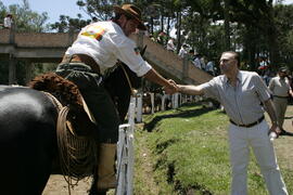 Chefe da Casa Civil, Alberto Oliveira, e governador em exercício, Antônio Hohlfeldt, visitam o XXVII Rodeio Crioulo Nacional de São José dos Ausentes. Autor: Ivan de Andrade