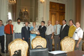 Governador Germano Rigotto recebe as reivindicações da Quarta Colônia. Autor: Paulo Dias