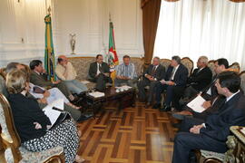 Chefe da Casa Civil, Alberto Oliveira, em audiência com representantes do Hospital Geral de Caxias do Sul. Autor: Itamar Aguiar