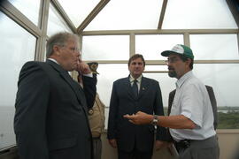 Governador em exercício, Antônio Hohlfeldt, visita a Ilha da Pólvora e assina protocolo. Autor: Paulo Dias