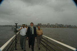 Governador em exercício, Antônio Hohlfeldt, visita a Ilha da Pólvora e assina protocolo. Autor: Paulo Dias