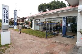 Casa On-line do Banrisul, localizada em Tramandaí, possibilita facilidades para os clientes do banco durante o verão. Autor: Itamar Aguiar