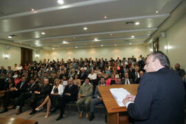Chefe da Casa Civil, Alberto Oliveira, representa o governador durante solenidade de posse do novo presidente do Conselho Regional de Contabilidade do Estado, Rogério Rokembach. Autor: Ivan de Andrade