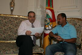 Chefe da Casa Civil, Alberto Oliveira, durante audiência com o presidente da Associação Beneficente Antônio Mendes Filho, Leonel Lucas. Autor: Ivan de Andrade