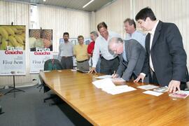 Secretário da Agricultura e Abastecimento, Odacir Klein, e o presidente da Emater, Caio Rocha, participam da abertura oficial da 24ª edição das Feiras do Litoral Norte. Autor: Itamar Aguiar