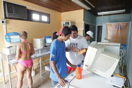 Programa Internet na Praia, desenvolvido pela Secretaria da Ciência e Tecnologia em parceria com a Procergs, oferece aos veranistas e moradores do Litoral Norte gaúcho acesso à internet. Autor: Itamar Aguiar