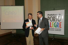 Vice-governador, Antônio Hohlfeldt, participa da entrega do projeto Fala Aí Porto Alegre ao Prefeito de Porto Alegre, José Fogaça. Autor: Ivan de Andrade