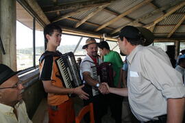 Chefe da Casa Civil, Alberto Oliveira, e governador em exercício, Antônio Hohlfeldt, visitam o XXVII Rodeio Crioulo Nacional de São José dos Ausentes. Autor: Ivan de Andrade