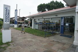 Casa On-line do Banrisul, localizada em Tramandaí, possibilita facilidades para os clientes do banco durante o verão. Autor: Itamar Aguiar