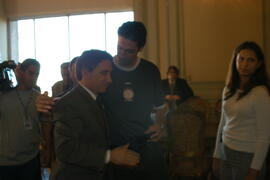 Governador Germano Rigotto na homenagem à equipe de vôlei da Ulbra, com entrega de medalha Rio-Grandense. Autor: Paulo Dias