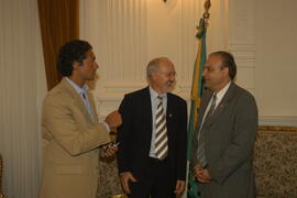 Chefe da Casa Civil, Alberto Oliveira, recebe o prefeito de Vacaria, José Aquiles Susin. Autor: Paulo Dias