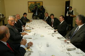Germano Rigotto em reunião-almoço com os governadores do Partido do Movimento Democrático Brasileiro (PMDB), e executiva nacional do partido. Autor: Nabor Goulart
