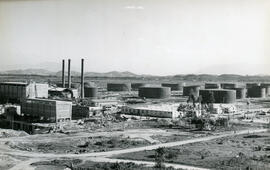 Vista panorâmica da obra da Refinaria de Duque de Caxias (REDUC) (julho de 1960) (4/5)