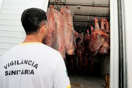 Vigilância Sanitária apreende carne bovina imprópria para consumo no Litoral Norte. Autor: Paulo Dias