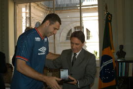 Germano Rigotto na homenagem à equipe de vôlei da Ulbra, com entrega de Medalha Rio-Grandense. Autor: Paulo Dias