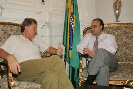Chefe da Casa Civil, Alberto Oliveira, durante audiência com o ex-presidente do PMDB de Frederido Westphalen, Paulo Bureseska. Autor: Ivan de Andrade