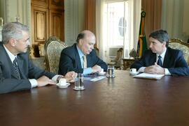 Imagem de Gabinete Germano Rigotto, dia 09/04/2003, horário 15:58. Autor: Nabor Goulart