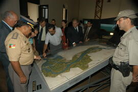 Governador em exercício, Antônio Hohlfeldt, visita a Ilha da Pólvora e assina protocolo. Autor: Paulo Dias