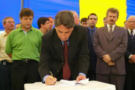 Imagem de Gabinete Germano Rigotto, dia 18/01/2003, horário 11:24-2. Autor: Nabor Goulart