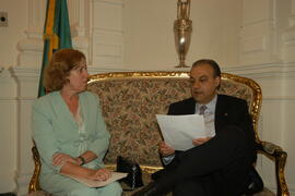 Chefe da Casa Civil, Alberto Oliveira, durante audiência com a vice-prefeita de Ibirubá, Mirian Peukert Rebelato. Autor: Paulo Dias