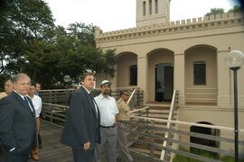 Governador em exercício, Antônio Hohlfeldt, visita a Ilha da Pólvora e assina protocolo. Autor: Paulo Dias
