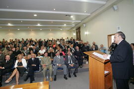 Chefe da Casa Civil, Alberto Oliveira, representa o governador durante solenidade de posse do novo presidente do Conselho Regional de Contabilidade do Estado, Rogério Rokembach. Autor: Ivan de Andrade