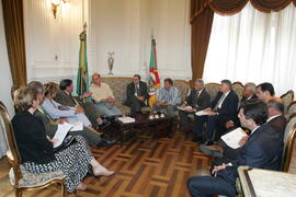 Chefe da Casa Civil, Alberto Oliveira, em audiência com representantes do Hospital Geral de Caxias do Sul. Autor: Itamar Aguiar