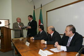 Chefe da Casa Civil, Alberto Oliveira, representa o governador durante solenidade de posse do novo presidente do Conselho Regional de Contabilidade do Estado, Rogério Rokembach. Autor: Ivan de Andrade