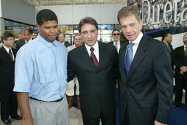 Governador Germano Rigotto durante solenidade de inauguração da fábrica de cigarros da Souza Cruz. Autor: Nabor Goulart