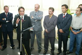 O governador do Estado Germano Rigotto instala o governo itinerante no litoral norte, e assina ordem de serviço para restauração da ponte Tramandaí-Imbé. Autor: Nabor Goulart