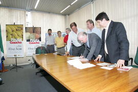 Secretário da Agricultura e Abastecimento, Odacir Klein, e o presidente da Emater, Caio Rocha, participam da abertura oficial da 24ª edição das Feiras do Litoral Norte. Autor: Itamar Aguiar