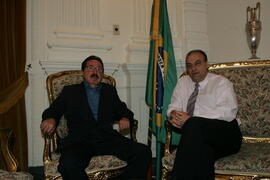 Chefe da Casa Civil, Alberto Oliveira, durante audiência com o presidente do PMDB de Constantina, Hermeto Araújo. Autor: Ivan de Andrade