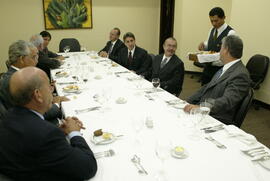 Germano Rigotto em reunião/almoço com os governadores do Partido do Movimento Democrático Brasileiro (PMDB), e executiva nacional do partido. Autor: Nabor Goulart