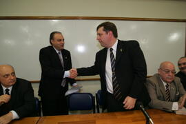Chefe da Casa Civil, Alberto Oliveira, representa o governador durante solenidade de posse do novo presidente do Conselho Regional de Contabilidade do Estado, Rogério Rokembach. Autor: Ivan de Andrade