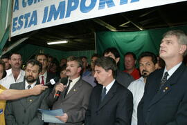 Germano Rigotto assina ordem de serviço para a construção da RS-471. Autor: Nabor Goulart