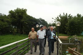 Governador em exercício, Antônio Hohlfeldt, visita a Ilha da Pólvora e assina protocolo. Autor: Paulo Dias
