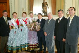 Entrega do convite para Festa da Colheita ao Governador Germano Rigotto. Autor: Nabor Goulart