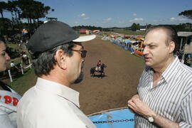 Chefe da Casa Civil, Alberto Oliveira, e governador em exercício, Antônio Hohlfeldt, visitam o XXVII Rodeio Crioulo Nacional de São José dos Ausentes. Autor: Ivan de Andrade