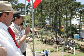 Chefe da Casa Civil, Alberto Oliveira, e governador em exercício, Antônio Hohlfeldt, visitam o XXVII Rodeio Crioulo Nacional de São José dos Ausentes. Autor: Ivan de Andrade