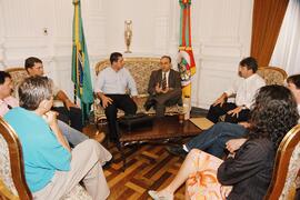Chefe da Casa Civil, Alberto Oliveira, em reunião com o prefeito de Vila Lângaro, Moisés Dametto e comitiva. Autor: Paulo Dias
