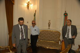 Vice-Governador, Antônio Hohlfeldt, e o chefe da Casa Civil, Alberto Oliveira, recebem o senador Pedro Simon no Palácio Piratini. Autor: Paulo Dias
