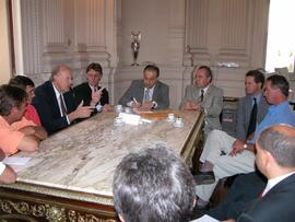 Chefe da Casa Civil Alberto Oliveira em audiência com presidente da Assembleia Legislativa, Vilson Covatti e Agricultores. Autor: Alfonso Abraham