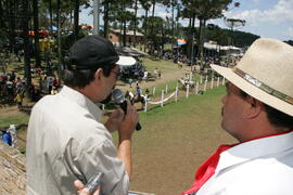 Chefe da Casa Civil, Alberto Oliveira, e governador em exercício, Antônio Hohlfeldt, visitam o XXVII Rodeio Crioulo Nacional de São José dos Ausentes. Autor: Ivan de Andrade