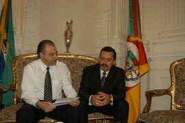 Chefe da Casa Civil, Alberto Oliveira, durante audiência com o prefeito de São José dos Ausentes, Erivelton Silva Velho. Autor: Paulo Dias