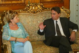 Governador Germano Rigotto em reunião com a deputada estadual Floriza Rosa dos Santos. Autor: Nabor Goulart